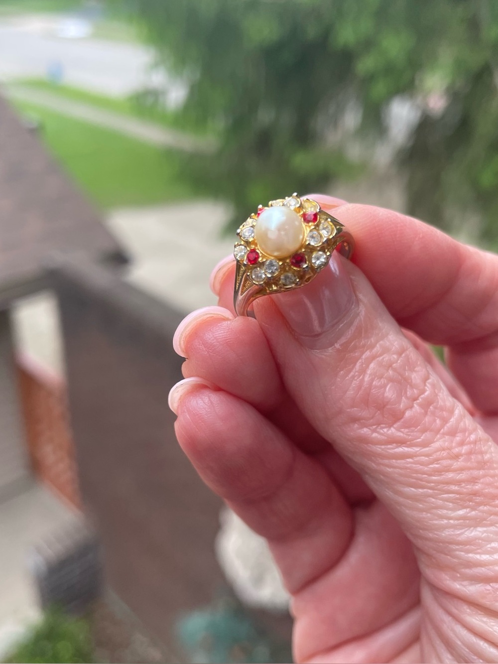 Cocktail Ring with Faux Ruby, Pearl, and Rhinestone in 18 KG plating, 6 - Picture 2 of 10